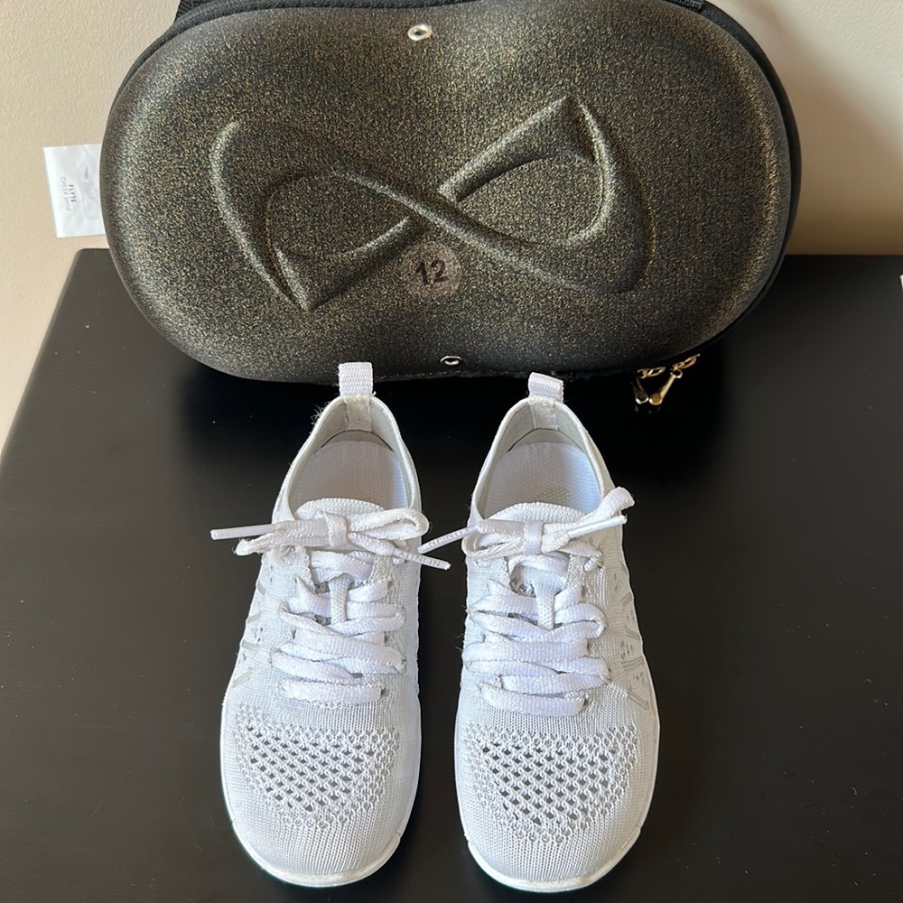 Nfinity Flyte Cheer/Tumbling Shoes Size 12Y